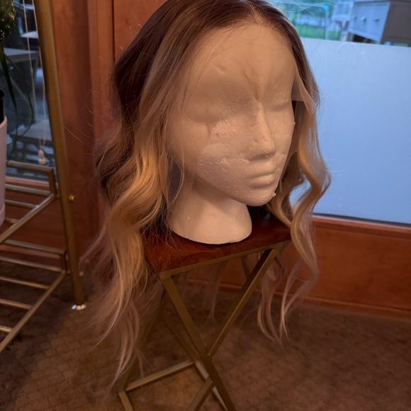 NWT Chelsey Smith Cosmetics Kyla Bronde Petite Wig SO PRETTY!!! - Picture 3 of 6